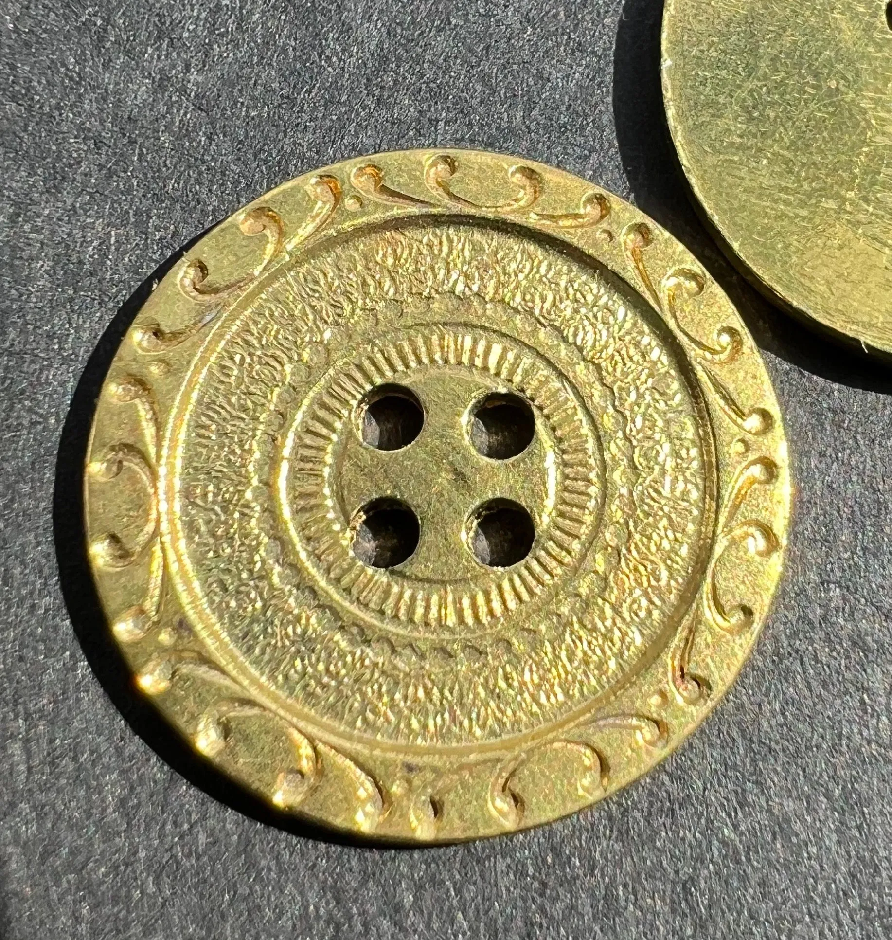 2cm Shiny Gold Tone Metal Button