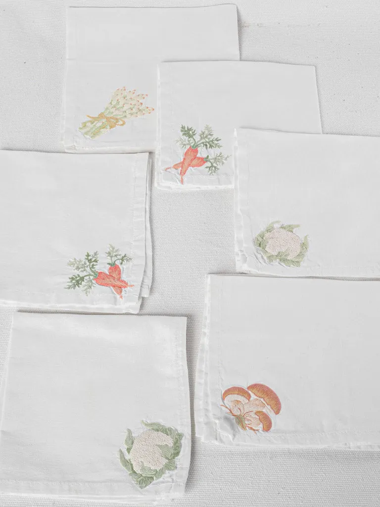 6 embroidered napkins w/ vegetables