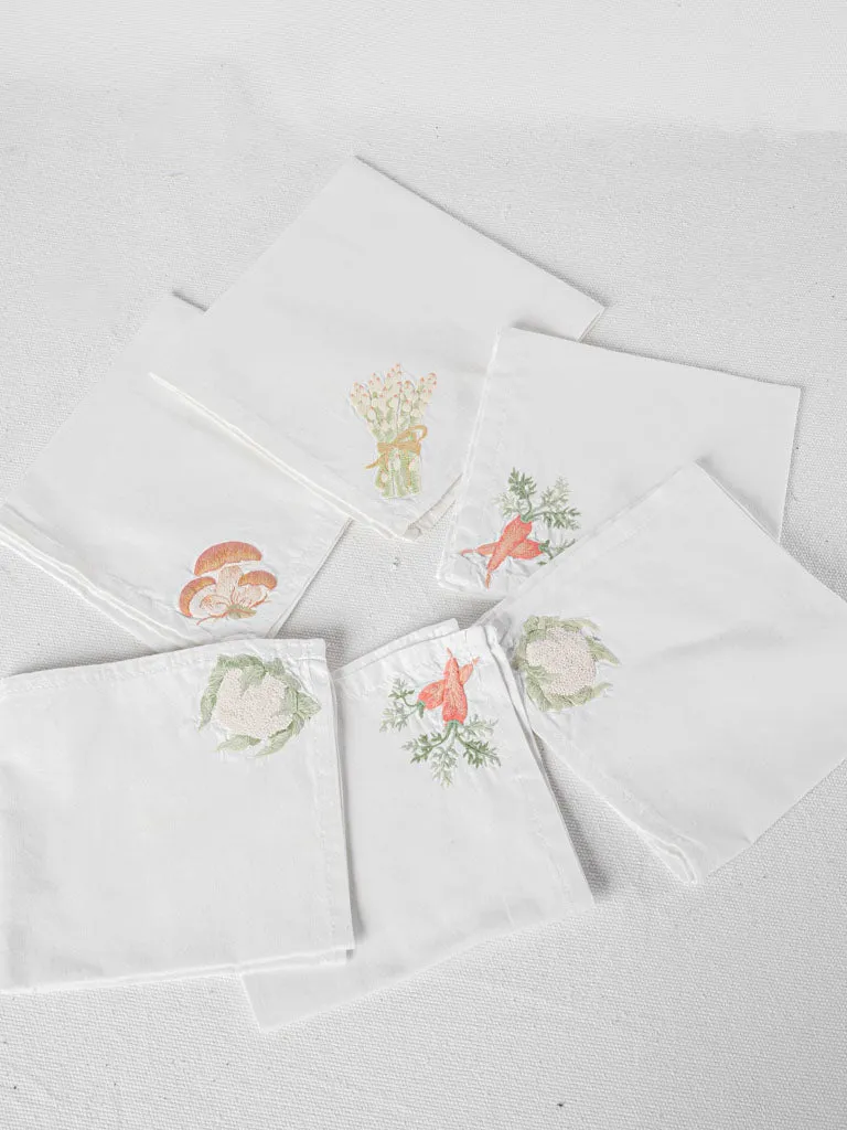 6 embroidered napkins w/ vegetables