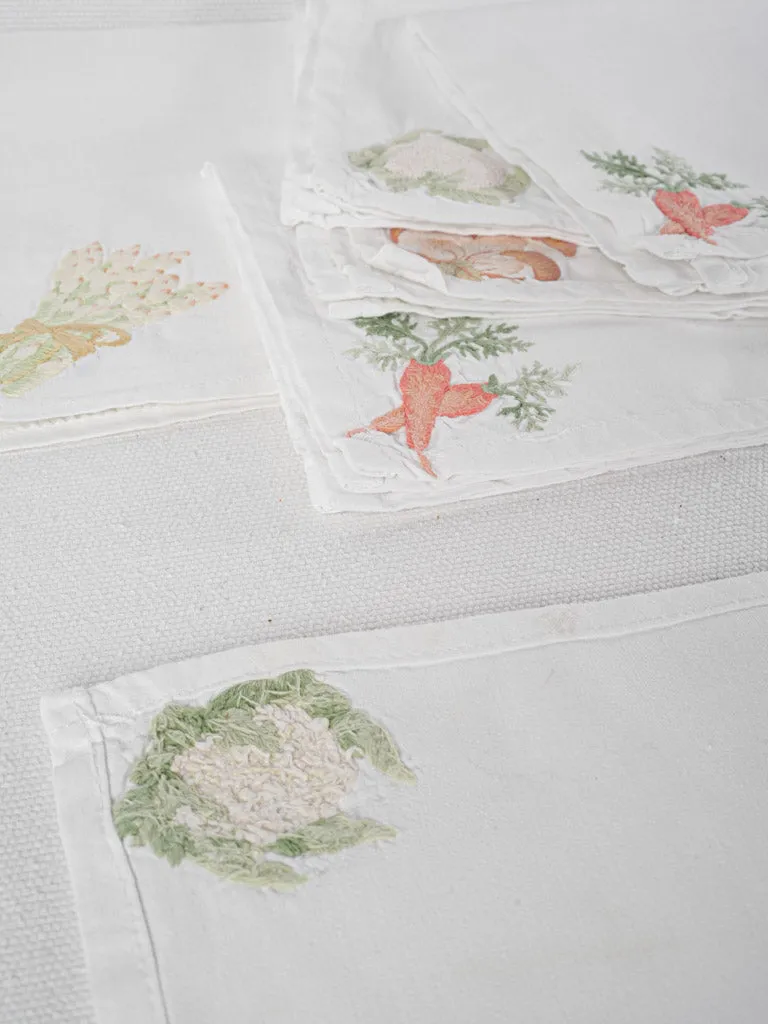 6 embroidered napkins w/ vegetables