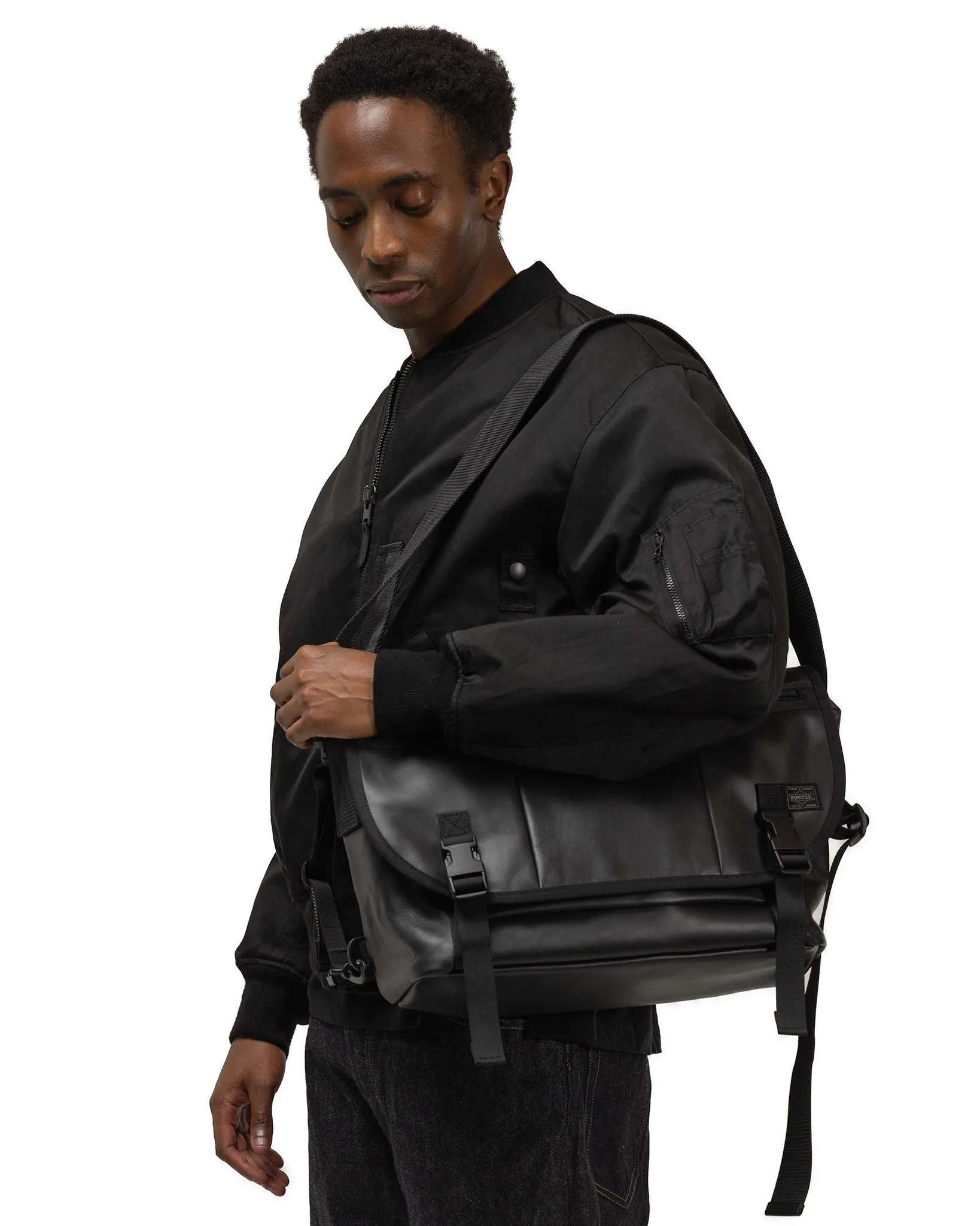 Aloof Messenger Bag Black