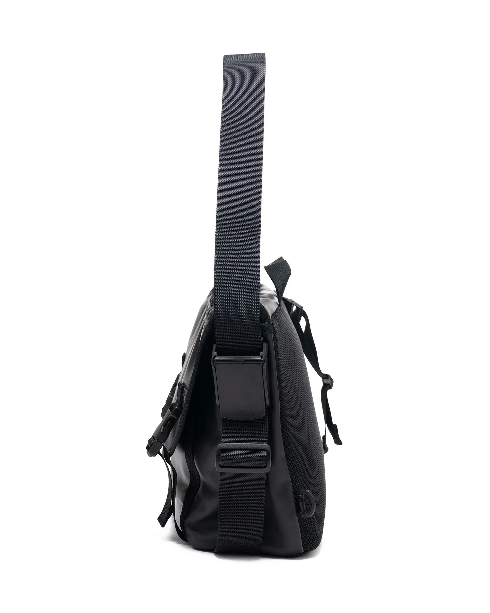 Aloof Messenger Bag Black