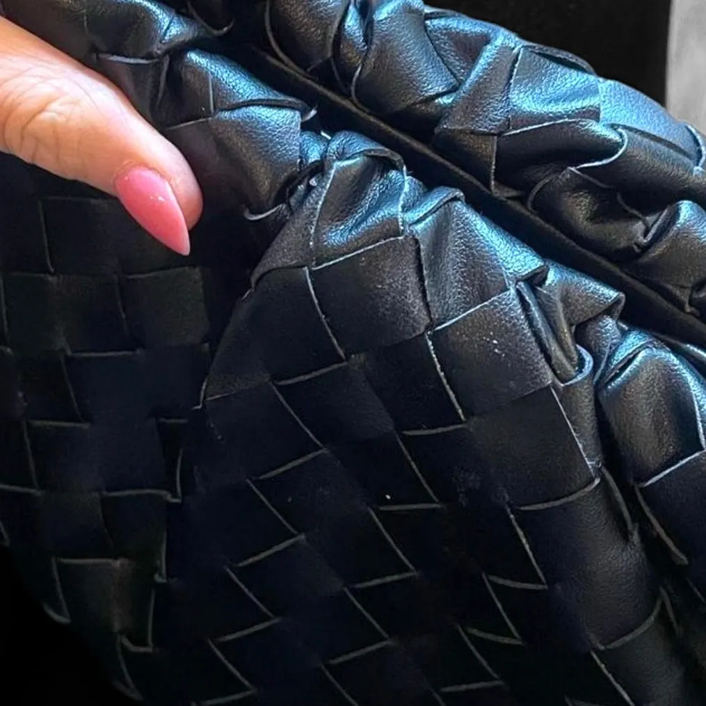 CLOUD CLUTCH BAG BLACK