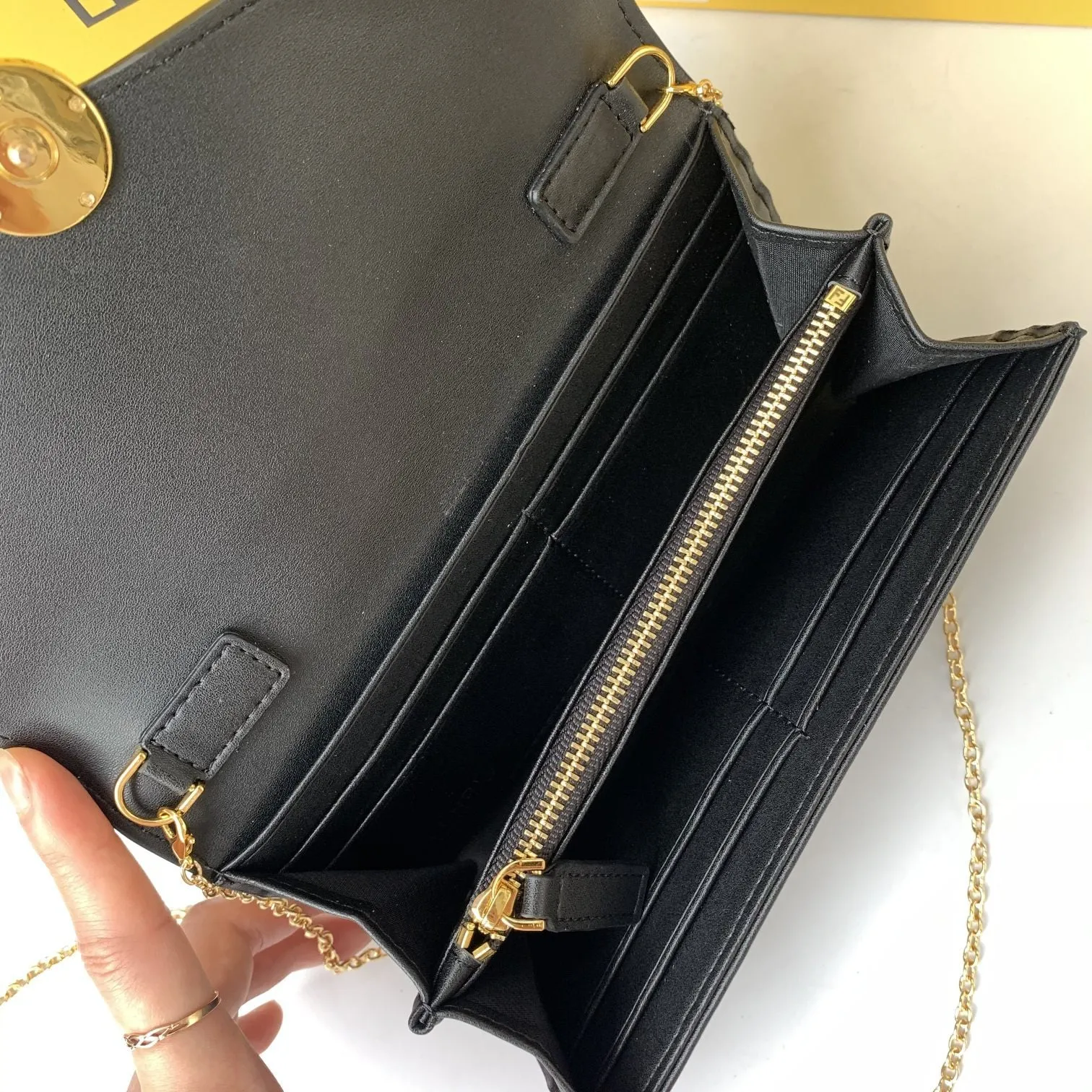 EN   Designer bags by Fendi 169