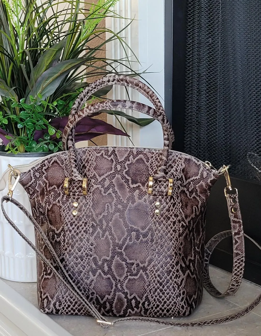 Lady's Leather Handbag with Removable Crossbody Strap