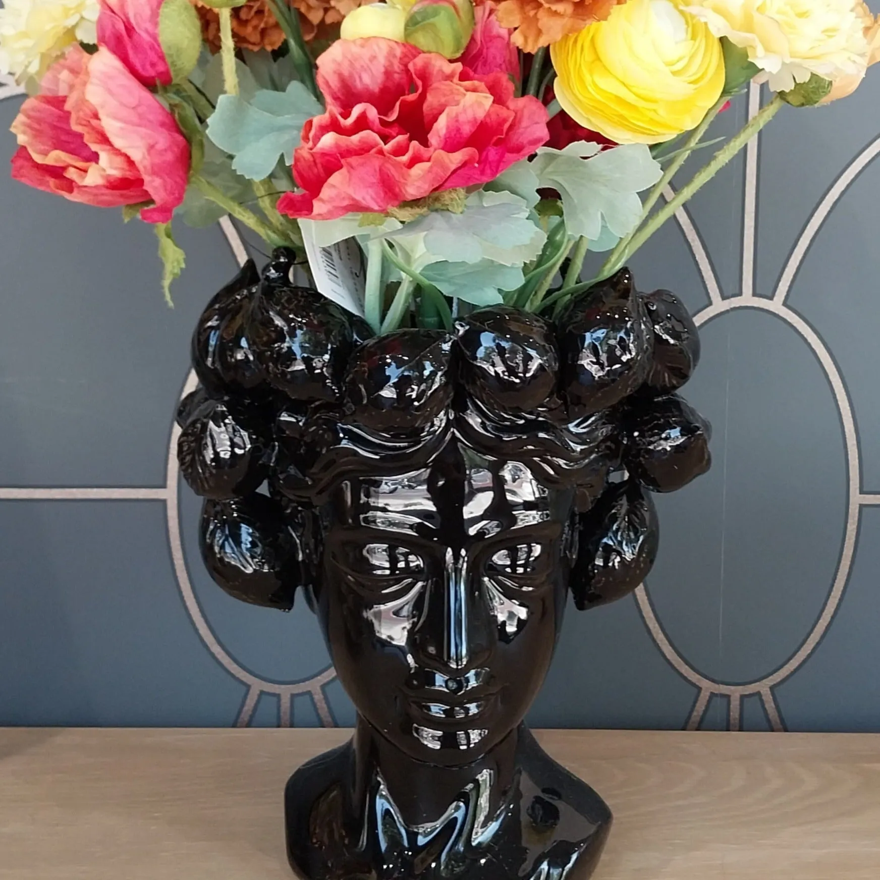 Lemon Head Vase Black 25X27