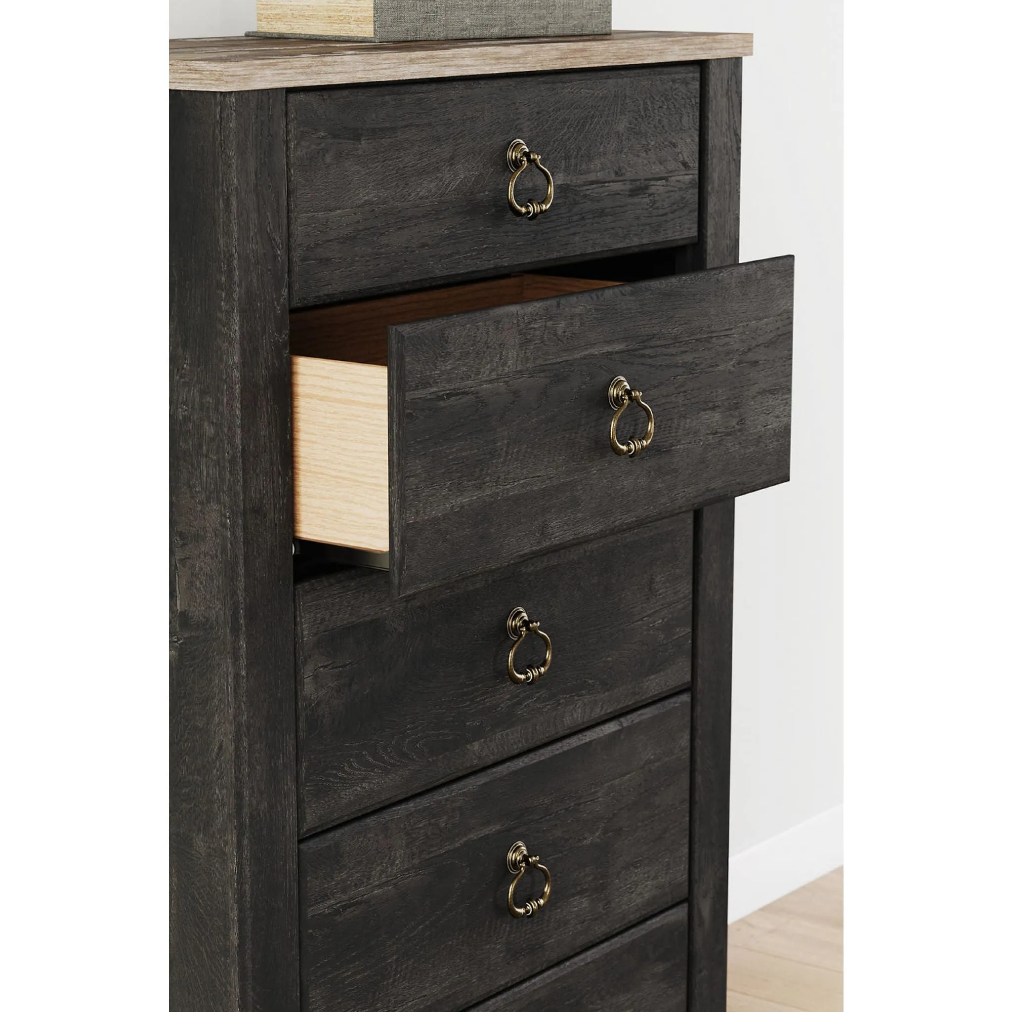 Nanforth Chest