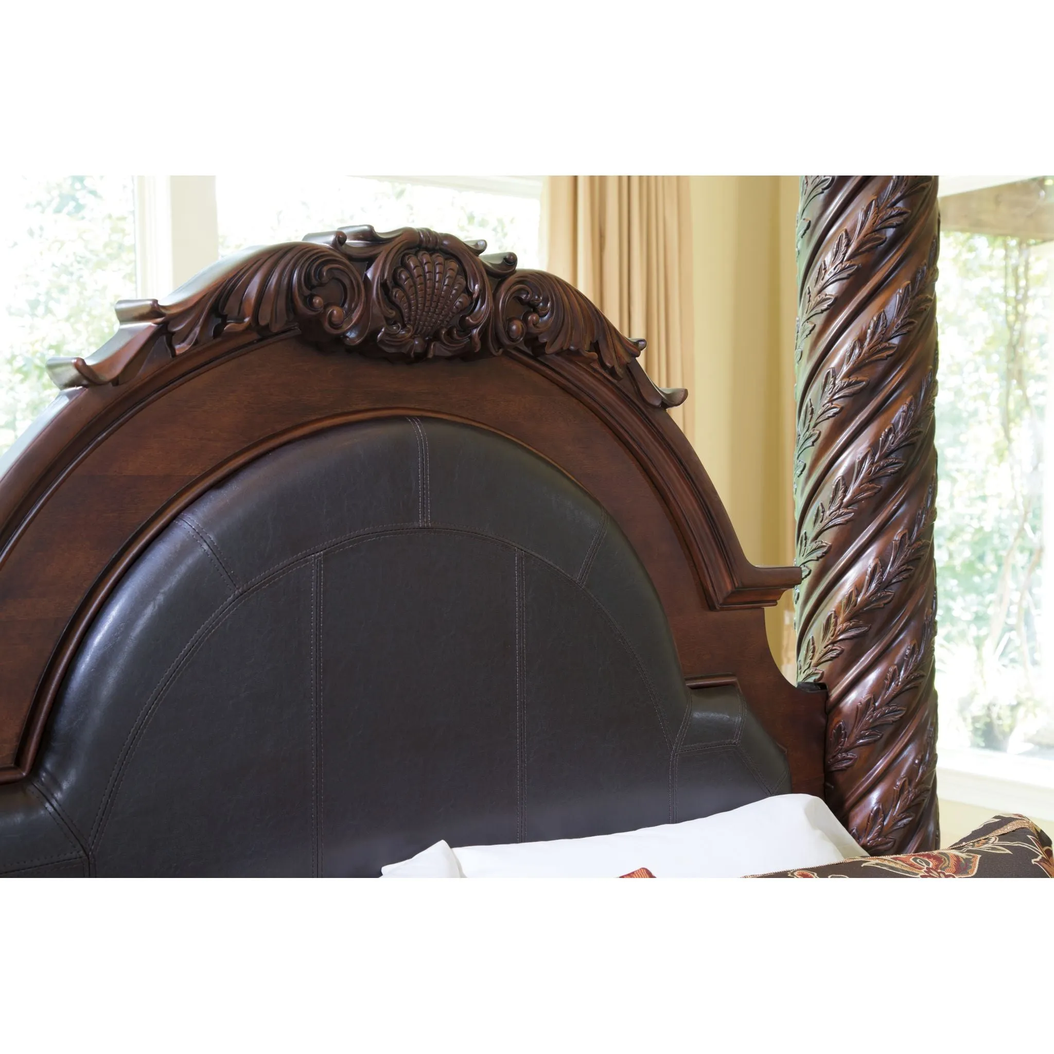 North Shore 5 Piece King Canopy Bed