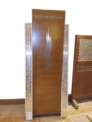 Waldorf Aron Kodesh Ark